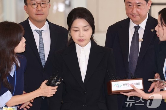 '매관매직' 김건희, 항소심서 혐의 부인…특검 "항소 기각해야"