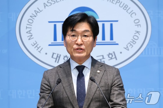 與 "野, 양도세 '장특공' 개편에 공포감 조성…궤변이자 기만" 