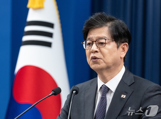 靑 "국무회의 불참했다고 정치검찰 아니었나…수사 공정성 원칙 흔들림 없다"(종합)
