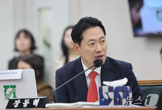 "국감장에 끝까지"…'개근' 장동혁, 평의원처럼 질의만 24차례