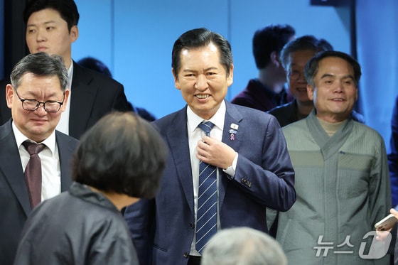 정청래, 유시민 논란에 "독립운동도 노선 하나 아냐…토닥이며 함께 가야"