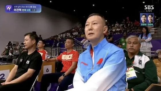 "어디서 많이 본 얼굴인데?"…중국에 尹 전 대통령 '닮은꼴' 코치 눈길 [AG]