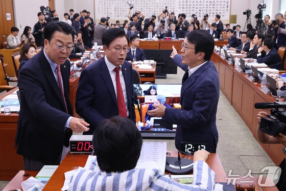 막말·고성으로 얼룩진 국감…'쇼츠 정치'에 정책 검증 실종