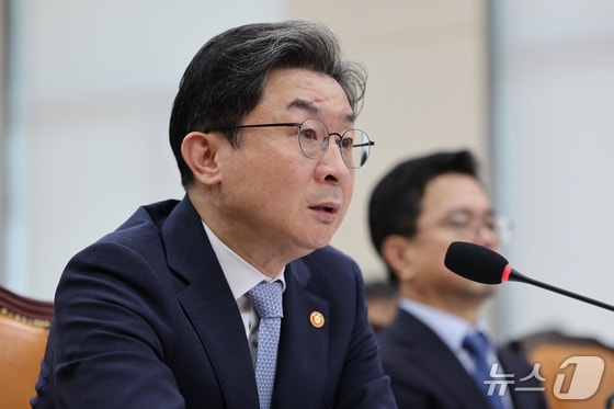 이억원 "단일 레버리지, 靑 지시 아니다…관계부처 협의해 도입"