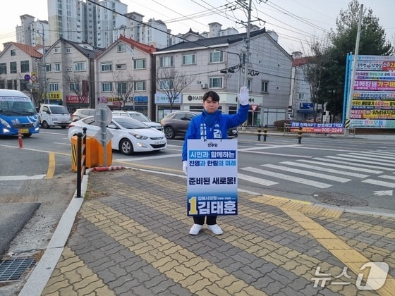 [인터뷰] "출퇴근길 인사 후 등교, 잠은 하루 2시간"…'시의원 출마' 18세 고교생