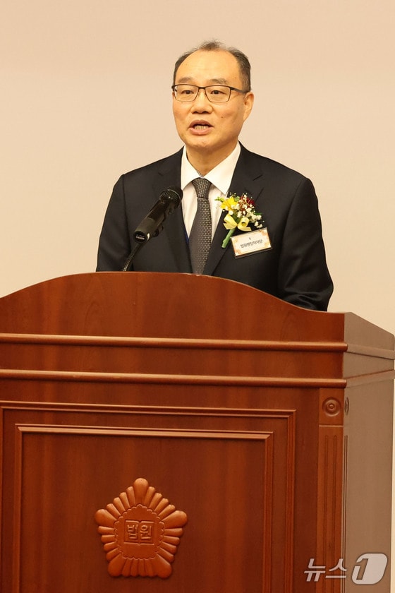 기우종 법원행정처장 대행, 김상환 헌재소장 예방…재판소원 논의