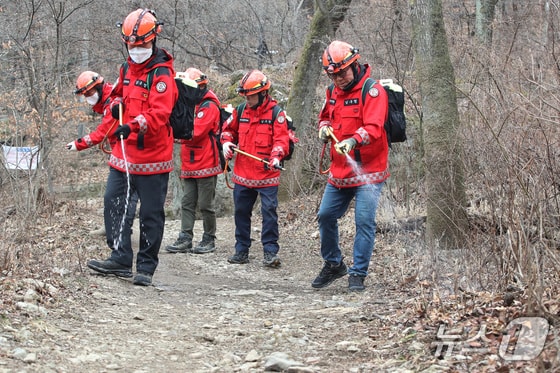 내일 일교차 15도 '환절기 날씨'…미세먼지 짙어 숨쉬기 '텁텁'