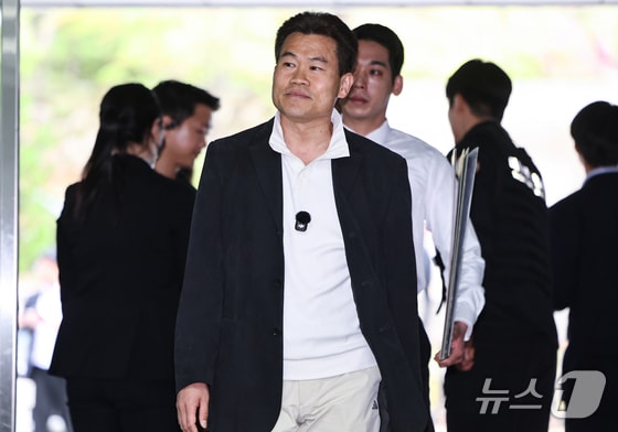 [속보] '李대통령·이준석 명예훼손' 혐의 전한길 구속영장 기각