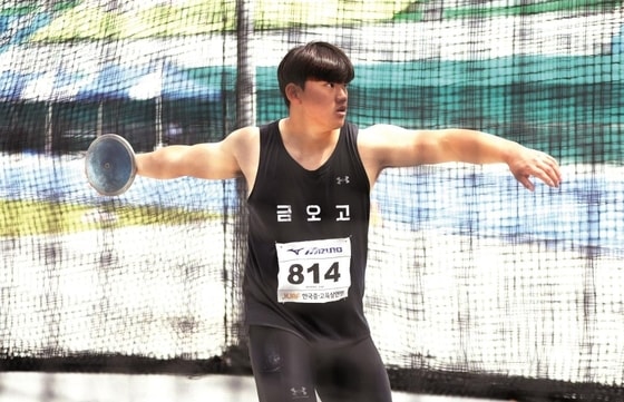 원반던지기 손창현, 고등부 한국신기록…U-20 세계대회 출전권 획득