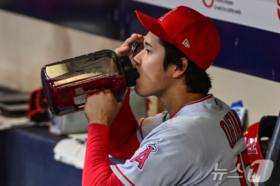 오타니의 텀블러와 프로야구 개막…류현진·강민호·양현종 어떨까 [황덕현의 기후 한 편]