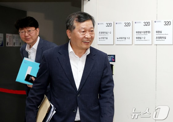 중노위원장 "삼성 조정안 아직…오늘 오후까지 협의 후 내일 재진행"