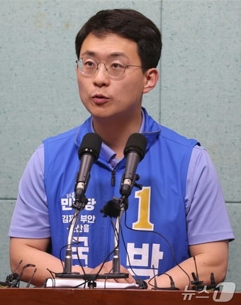 '평당원 최고위원' 박지원, 원내 입성…군산·김제·부안을 당선 확정