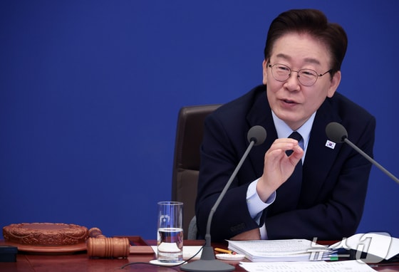 李대통령 "계곡 불법시설 기회 2번 줬는데 누락있다면 심각…감찰 철저히"