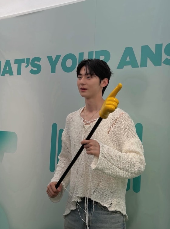 황민현, 순정만화 찢고 나온 비주얼… 훈훈한 소년미 발산 [N샷]