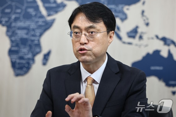 "복잡한 비자, 외국인 인재 헤맨다…체계 명확화 해 정착 유인"