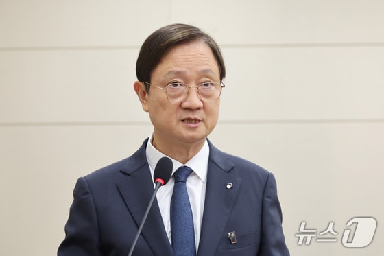 이찬진 금감원장, 북향민 청소년 만나 "불법도박·금융사기 조심"