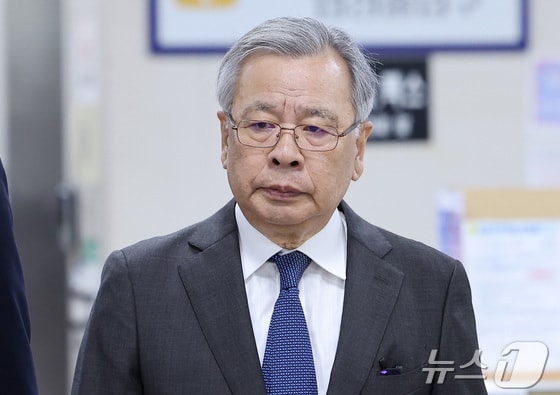 '대장동 로비' 박영수 전 특검 항소심 선고…1심 징역 7년