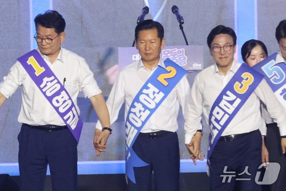 [속보] 金 55.94%·鄭 44.06%…선호투표 적용 권리당원 누적 투표 결과