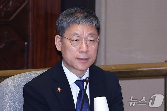 여야, 예결위서 조희대 공방…"헌정질서 도발"vs"李가 삼권통일"