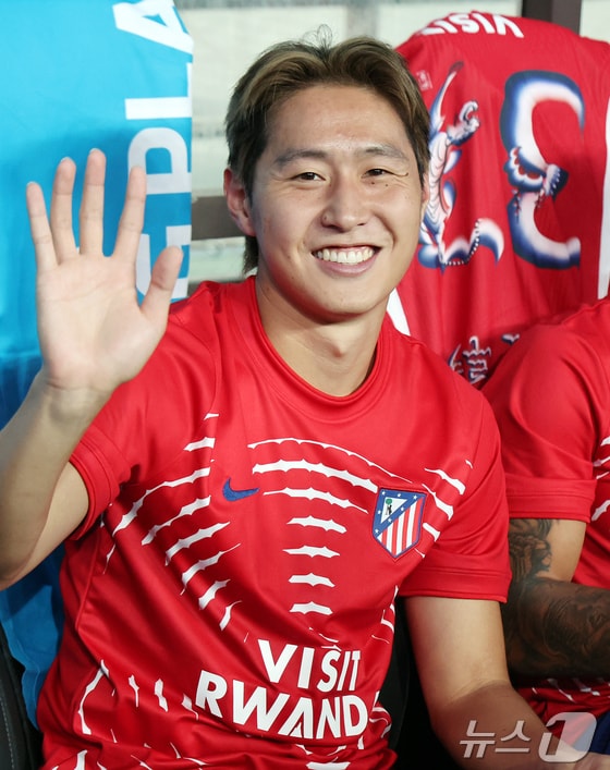 'ATM 입단' 이강인 "한국 축구 좋은 상황 아니지만…기쁨 드리겠다"