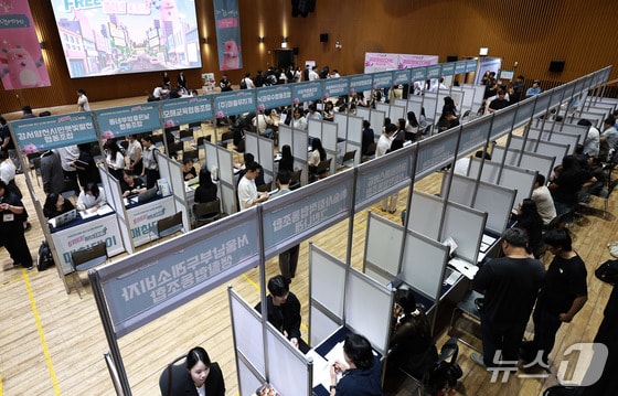 20대 자영업자 23.2%↑…취업문 막히자 배달·프리랜서로 이동
