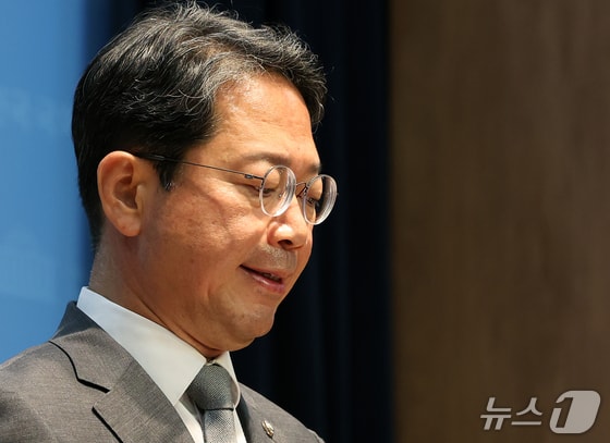 국힘 복지위 "제넨셀 증인 채택하라"…김승원 사퇴 논란 국감장으로