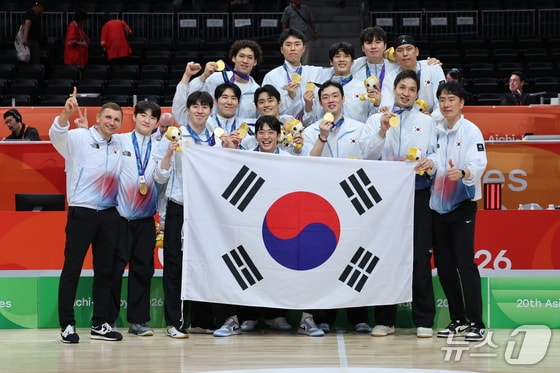 '12년 만에 金' 남자농구 결승…치지직으로 40만명이 봤다