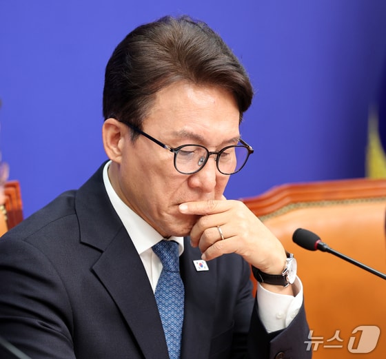발 벗고 뛰는 김민석, 성과는 물음표…내부 결속 강화·역할 분담 관건