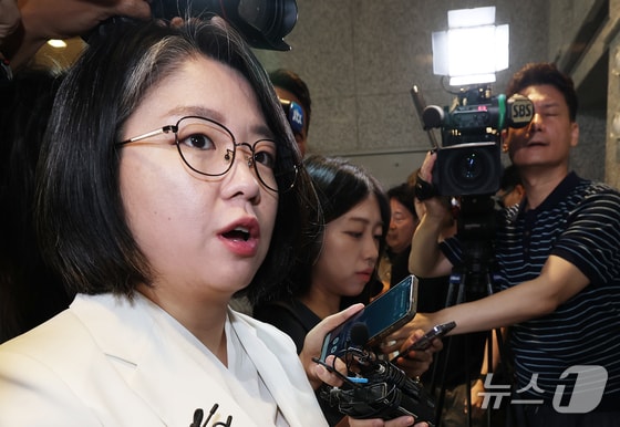 [단독] 용혜인 남편 '육아휴직·대체인력' 정부 지원금 '꼼수 수령' 의혹