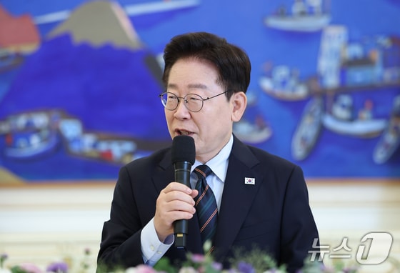 李대통령 "부를 땐 나라 아들 죽으면 누구세요, 이런 말 안 나오게"
