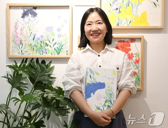 '나는 반딧불' 그림책 작가 해랑혜란 "뮤지컬, '함께' 빛나기에 아름다운 작품"