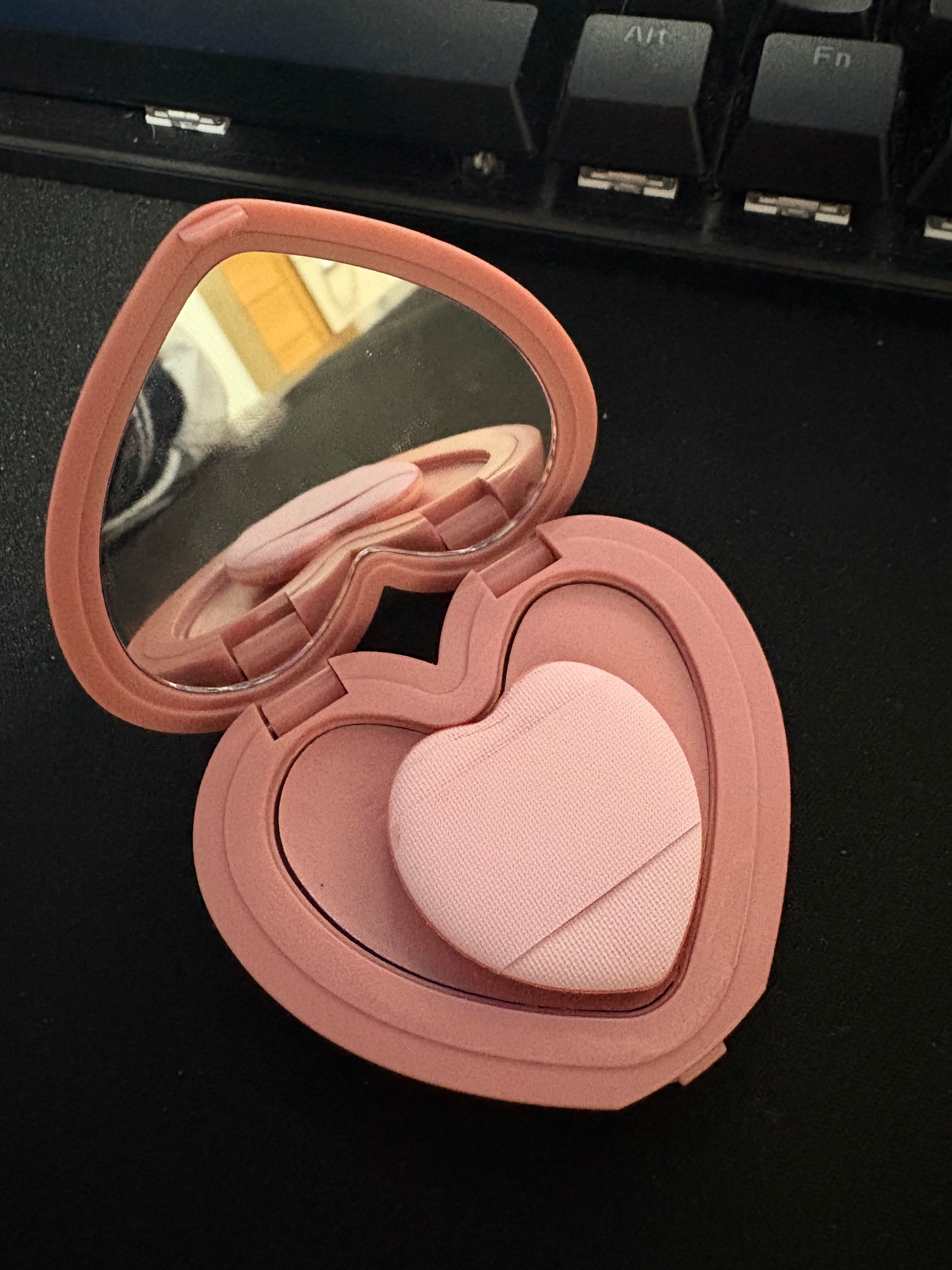 릴리바이레드 블러셔 쓰는 언니들 다이소 퍼프 써바