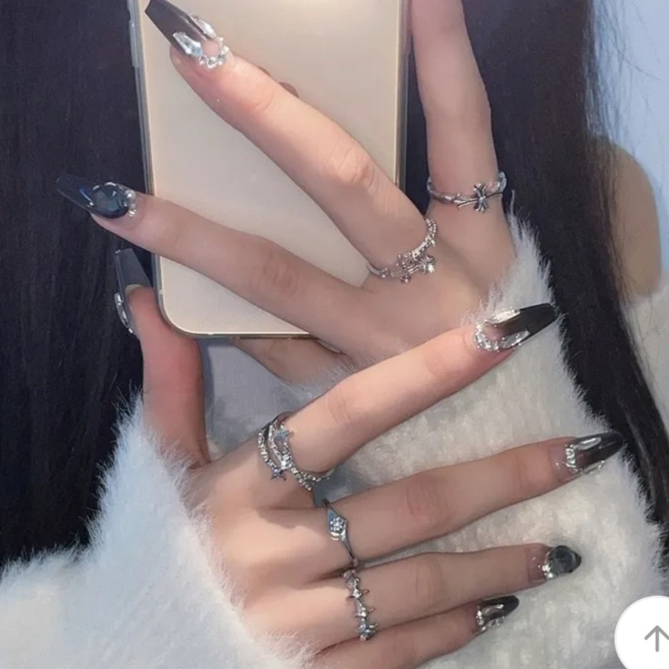 반지 세트 사려는데 뭐가 더 나아?