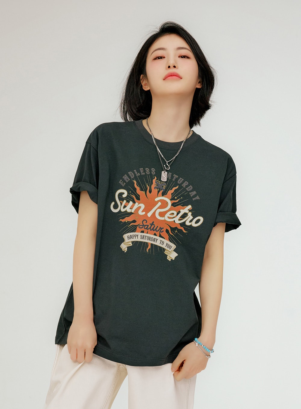 신예은 반팔티 소매 접은거 귀엽다