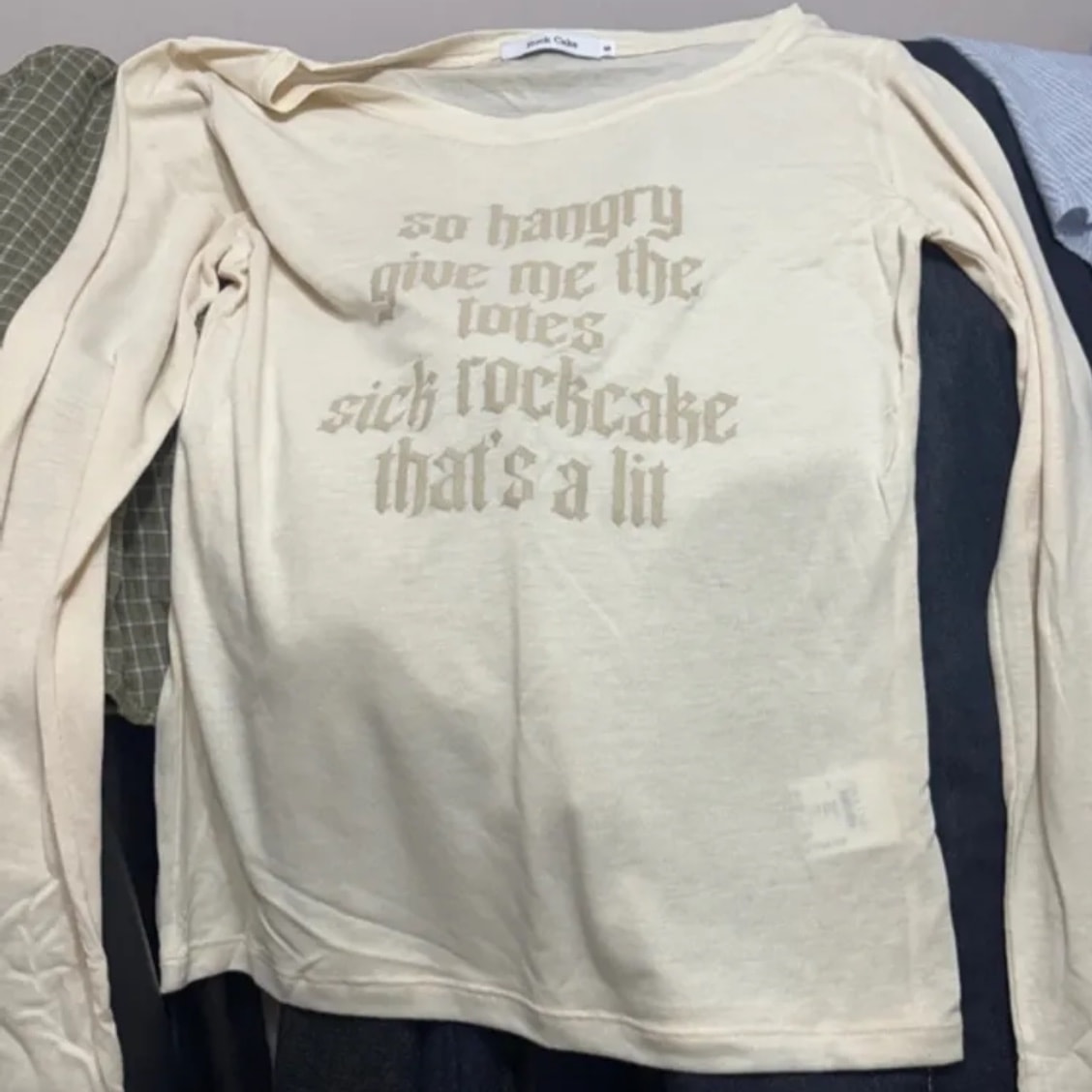 옷 색 뭐사지 !!!!!