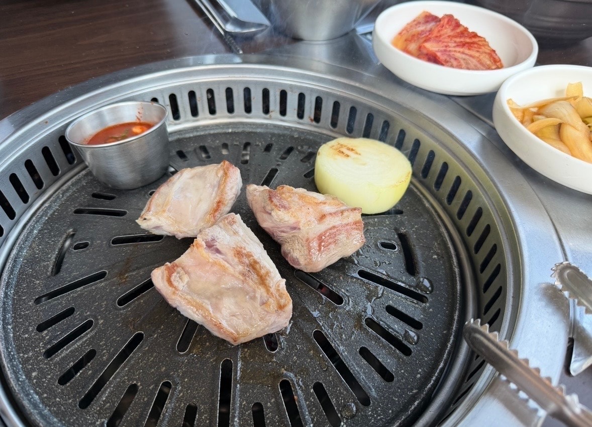 와 흑돼지 첨 먹어봤어!