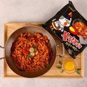 축구보면서 먹을 거 !! 김치짜글이vs불닭볶음면