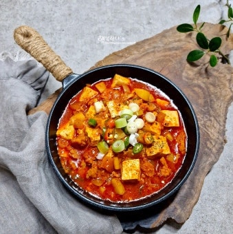축구보면서 먹을 거 !! 김치짜글이vs불닭볶음면