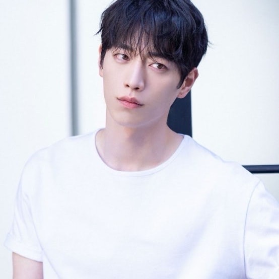둘이 동시에 고백하면 누구랑 사귐?