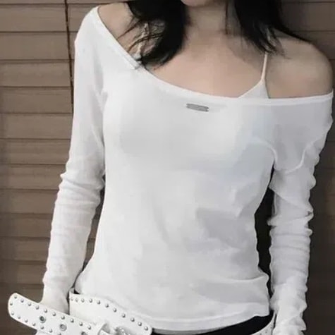 옷 뭐가 더 이뻐 ????