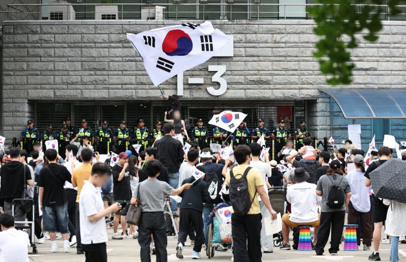 선관위 "투표용지 추가로 보낸 투표소 140곳"…26곳은 투표 중단도