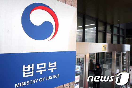 법무부, 외국인 권익보호 창구 상설화…잇단 인권침해 후속 조치