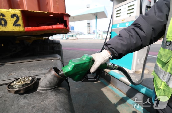 "기름값 150만원 더 나가"…유가 급등에 화물기사·화훼농가 '직격탄'