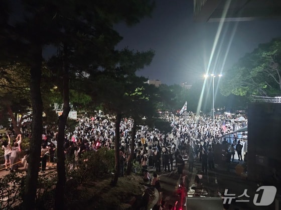 닷새째 향하는 '잠실 개표소 시위'…퇴근길 청년층 발길 이어져(종합2보)