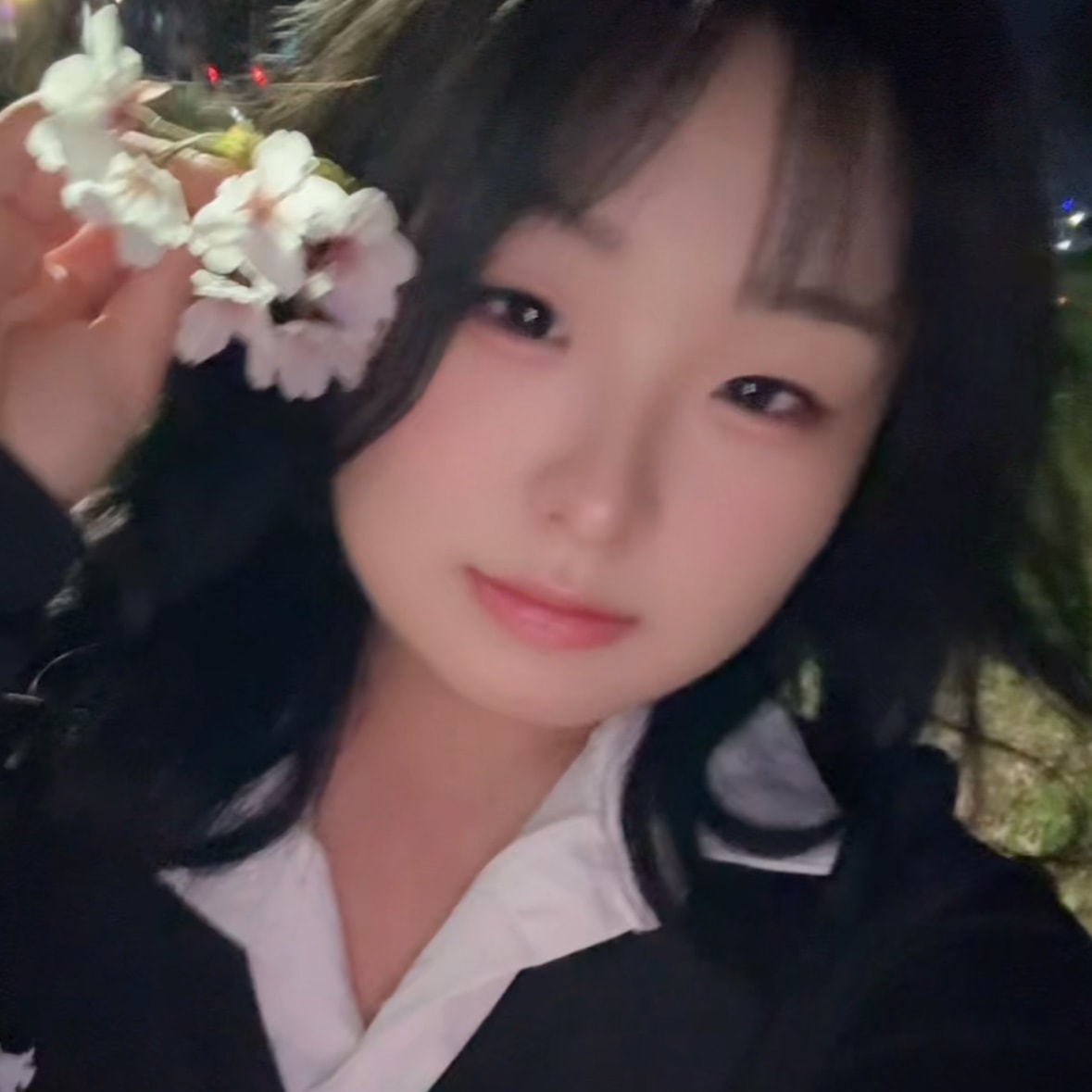 친구랑 짝남이 겹쳐.. 누가 더 나은지 한번만 봐줘